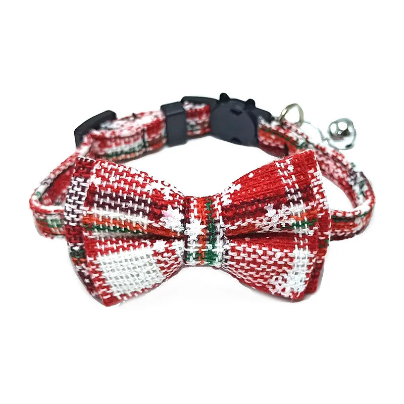 Süßes kariertes Weihnachts-Katzenhalsband mit abnehmbarer Fliege und Glöckchen