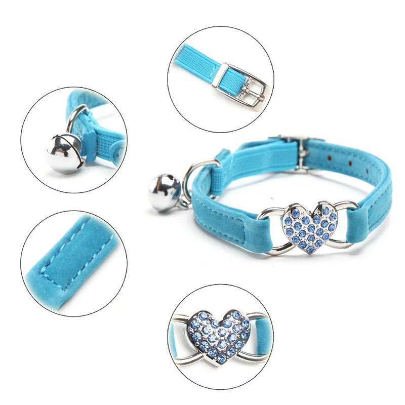Süßes Katzenhalsband mit Herzanhänger aus Samt und Glöckchen – elastisch und verstellbar für kleine Haustiere
