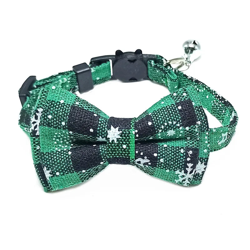 Süßes kariertes Weihnachts-Katzenhalsband mit abnehmbarer Fliege und Glöckchen