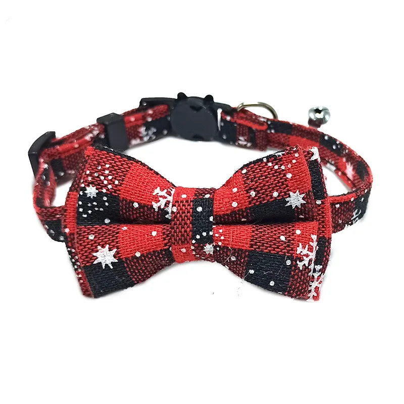 Süßes kariertes Weihnachts-Katzenhalsband mit abnehmbarer Fliege und Glöckchen