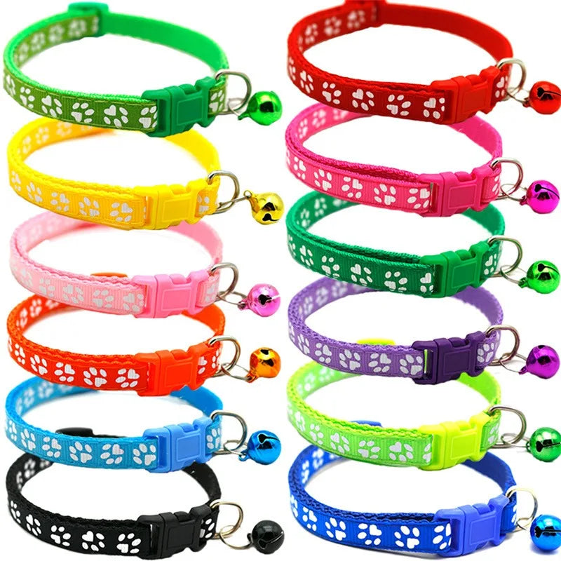 Süßes Katzenhalsband mit Herzanhänger aus Samt und Glöckchen – elastisch und verstellbar für kleine Haustiere