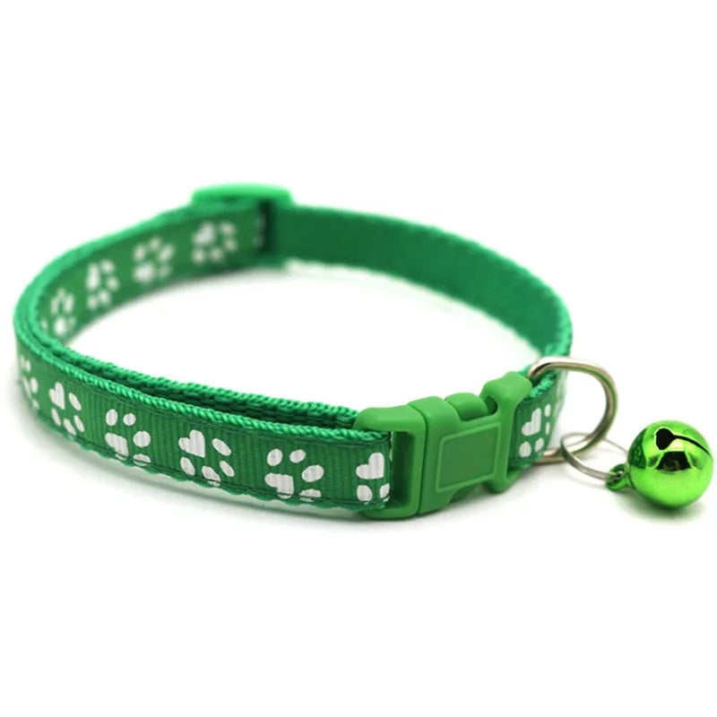 Süßes Katzenhalsband mit Herzanhänger aus Samt und Glöckchen – elastisch und verstellbar für kleine Haustiere